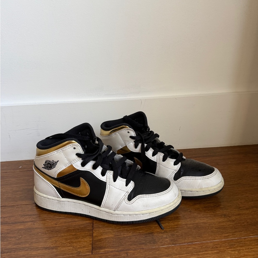 Nike Air Jordan 1 Mid Black Gold Kids Sneakers Size 6Y
